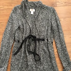 EUC Grey maternity sweater with ribbon, small.